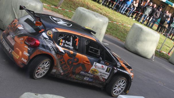 <p>Das Team Potty-Herman (#1) musste auch Rückschläge einstecken, so wie hier bei der East Belgian Rally.</p>