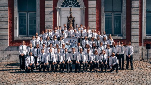 <p>Der Kgl. Musikverein Royale Emulation Stavelot zählt heute 70 aktive Mitglieder. Das Ensemble steht seit dem vergangenen Jahr unter der Leitung von Samuel Deliège.</p>