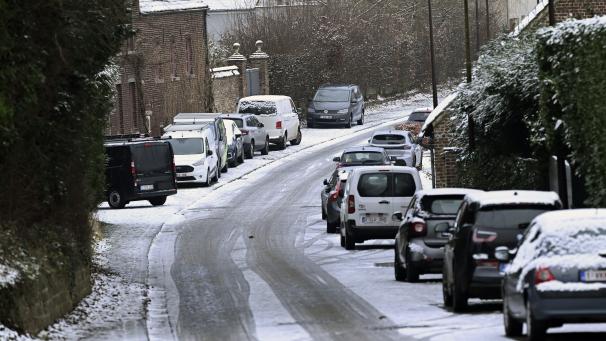 <p>Winterreifen sorgen im Winter für mehr Sicherheit auf den Straßen. Eine neue Studie ergab nun, dass weniger als die Hälfte der Wallonen in der kalten Jahreszeit ihre Reifen wechseln.</p>