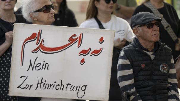 <p>Nach Angaben der Organisation Iran Human Rights wurden im Iran seit 2010 bereits mindestens 68 Minderjährige hingerichtet.</p>