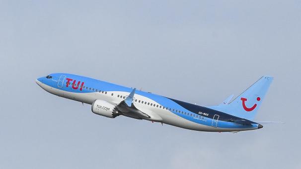 <p>Die Reparatur des Flugzeugs ist bislang nicht gelungen, jetzt sucht man nach einem Ersatzflugzeug.</p>