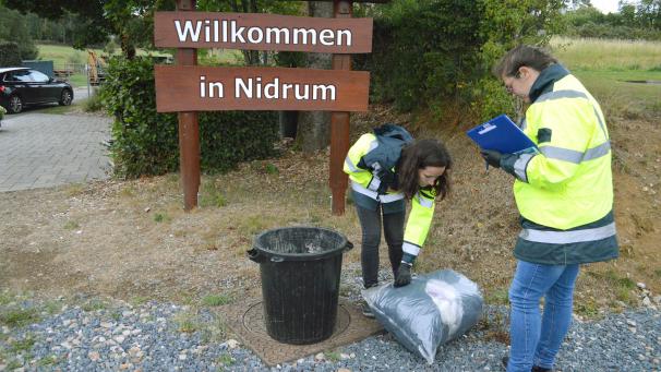 <p>Beim Sortiermarathon wurden die Mülltüten von Idelux überprüft.</p>