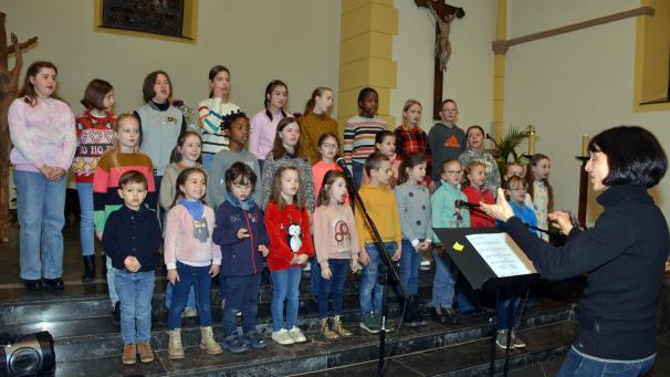 <p>Die Freude am Licht stand beim „Abend des Lichtes“ mit dem Kinderchor „Kinderstimmen“ im Vordergrund.</p>