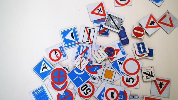 <p>Gute Neuigkeiten für deutschsprachige Fahranfänger: Alle Informationen sind nun auch in deutscher Sprache verfügbar.</p>