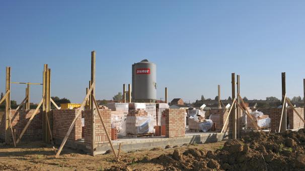 <p>Ein neuer Kode zur Raumordnung soll diese in Zukunft optimieren und vor allem die Zersiedelung gewisser Gebiete in Grenzen halten bzw. unterbinden.</p>