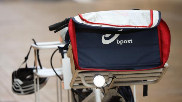 <p>Der künftige Vertrieb von Zeitungen und Zeitschriften durch Bpost steht auf der Kippe. Andere Zusteller sind wesentlich preisgünstiger.</p>