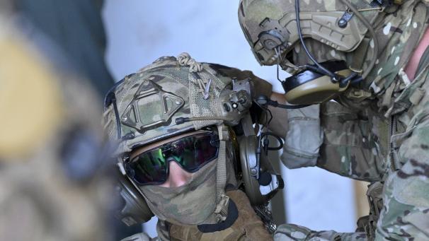 <p>Die fünf Soldaten müssen sich nun vor Gericht verantworten.</p>