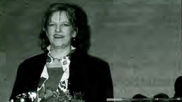 <p>Als Landesmeisterin 2002 der Rallye-Beifahrer nahm Lilly Genten bei der Jahrespreisverteilung des Automobilsport-Landesverbandes RACB in Brüssel den Siegerpokal entgegen.</p>