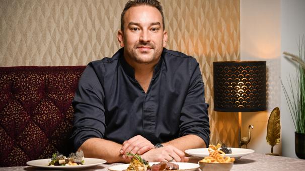 <p>Auf Gold- und Rottöne und ein behagliches Licht setzt Andy Schumacher im „Sit Down“. Die Küche ist regional und saisonal geprägt.</p>