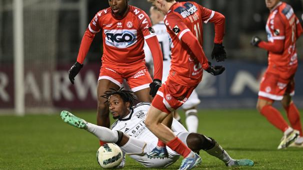 <p>Isaac Nuhu sorgte für viel Betrieb in der Kortrijker Verteidigung.</p>
