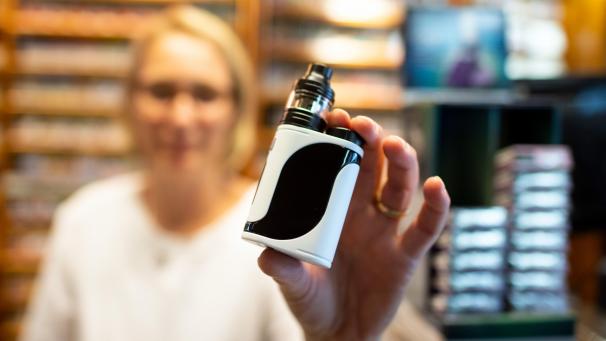 <p>Vapen ist ein anderes Wort für die Verwendung einer elektronischen Zigarette oder E-Zigarette.</p>