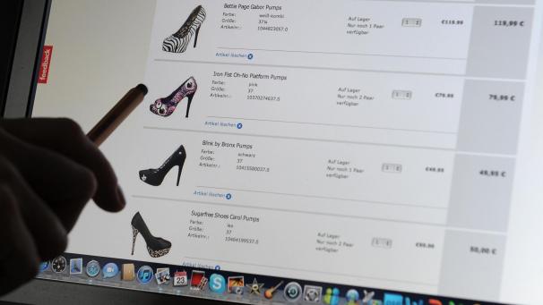 <p>Kleidung, die von den Käufern zurückgeschickt wurde, darf in Zukunft nicht mehr vernichtet werden.</p>