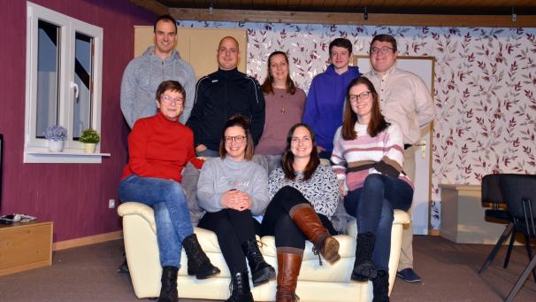 <p>Acht Akteure stehen auf der Weywertzer Bühne.</p>