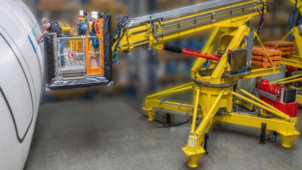 <p>Der Anlagenbauer CTI Systems ist sehr erfolgreich in der Luftfahrtindustrie aktiv. Das Bild zeigt eine bodengestützte Zugangslösung für die Lackierung und die Wartung von Flugzeugen (AJP für Aerial Jib Platform).</p>