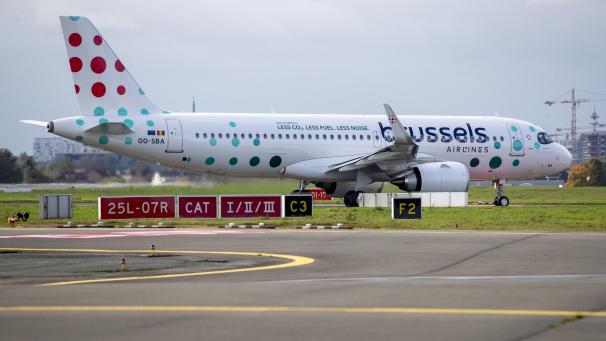 <p>Eine Maschine von Brussels Airlines hebt am Landesflughafen in Zaventem ab.</p>
