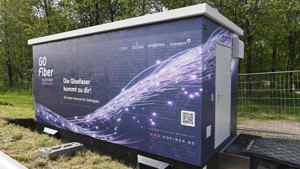 <p>Der Stein des Anstoßes: Glasfaser-Verteilerkasten in Hergenrath ist Vergangenheit</p>