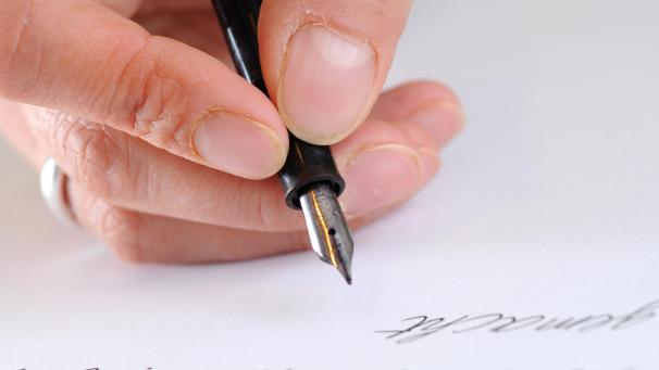 <p>Der Brief einer betroffenen Mutter an sich selbst ist die Grundschwingung der Gedenkfeier.</p>