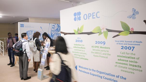 <p>Blick auf den OPEC Pavillon auf dem COP28 Gelände. Hauptthemen der UN-Klimakonferenz in diesem Jahr sind unter anderem die Finanzierung für die vom Klimawandel verursachten Schäden.</p>