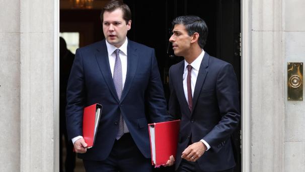 <p>Ein Bild aus dem Jahr 2019: Robert Jenrick (links), damaliger Minister für Wohnungswesen, Kommunen und Kommunalverwaltung, und Rishi Sunak, damaliger Chefsekretär des Finanzministeriums, verlassen 10 Downing Street nach einer Kabinettssitzung.</p>