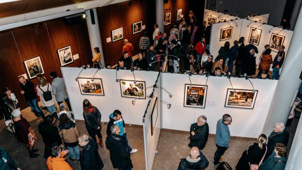 <p>Das Interesse für die Vernissage am Freitagabend war groß. Ashley Joanna freute sich sehr über den Zuspruch.</p>