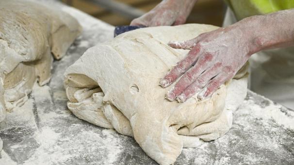 <p>An Arbeitskräften und Fachkräften fehlt es in fast allen Berufen - auch in Ostbelgien. Auf das Arbeitsamt der DG kommt daher noch viel Arbeit zu.</p>