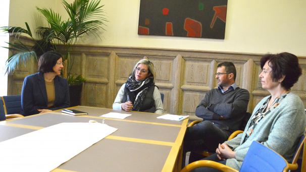 <p>Die Schöffinen Sonja Houscheid (l.) und Erika Theis (r.) treten 2024 nicht mehr an, ebenso wenig wie Bürgermeisterin Marion Dhur (2.v.l.). Schöffe Serge Dollendorf (2.v.r.) könnte sich eine weitere Legislaturperiode vorstellen, jedoch käme er nicht als Bürgermeister in Frage.</p>