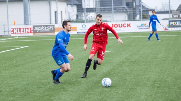 <p>Pierre Schmitz´ Doppelpack in der zweiten Halbzeit besiegelt Lontzens zweiten Sieg in Folge.</p>