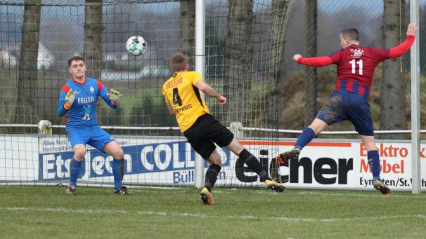 <p>Bis zum Sommer hütete Matteo Vilz noch das Weywertzer Tor, nun streift er sich im Derby das Ameler Trikot über.</p>