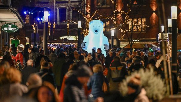 <p>Am Samstagabend herrschte auf dem Eupener Weihnachtsmarkt dichtes Gedränge.</p>