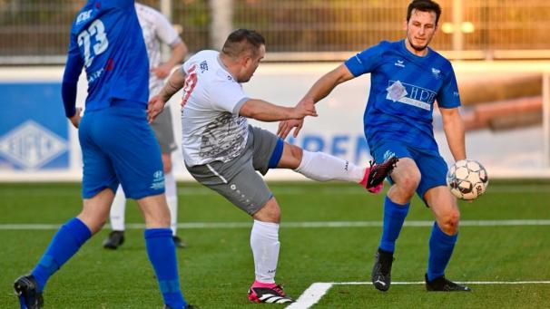 <p>Mit diesem Abstauberschuss rettet Andy Malmendier Elsenborn gegen Eupen B noch einen Punkt.</p>