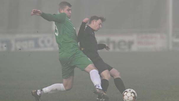 <p>„Es ist einfach geil, als Weywertzer gegen Amel in der Startelf zu stehen und dann auch noch das entscheidende Tor zu erzielen», freute sich Noah Boemer (rechts).</p>