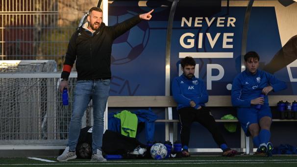 <p>Zeco Bibuljica (hier während des 2:2 gegen Elsenborn am Sonntag) bleibt Trainer von Eupen B.</p>