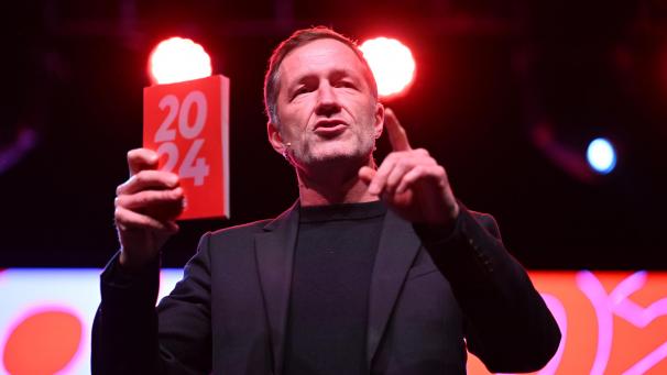 <p>Der PS-Vorsitzende Paul Magnette ist bereit für das Amt als Premierministers. Das unterstrich er beim PS-Wahlkongress in Seraing.</p>