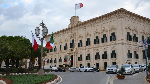<p>Blick auf den Kastilienpalast aus dem 16. Jahrhundert, heute der Regierungssitz in Malta</p>