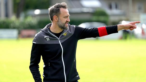 <p>Raeren-Eynattens Trainer Eric Vandebon</p>