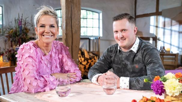 <p>Moderatorin Inka Bause im Gespräch mit Patrick Horchem nach seiner Hofwoche: Trotz anfänglicher Liebe zu Sarina hat es am Ende nicht funktioniert zwischen den beiden.</p>