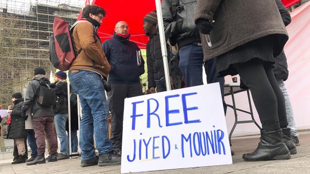 <p>Gewerkschaften protestierten für die Freilassung von Mounir Tahri und Jiyed.</p>