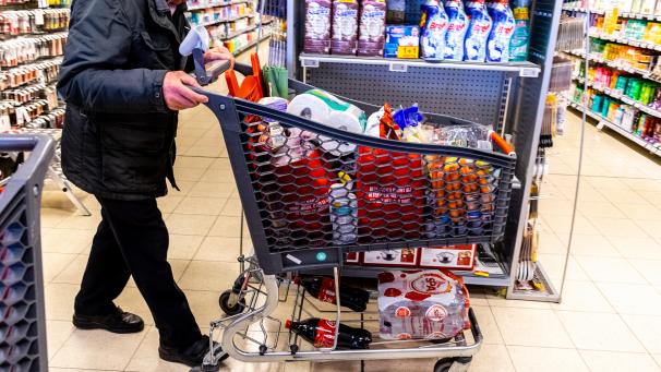 <p>Ein voller Einkaufswagen kann in Belgien deutlich teurer ausfallen als in den Niederlanden &amp; Co.</p>