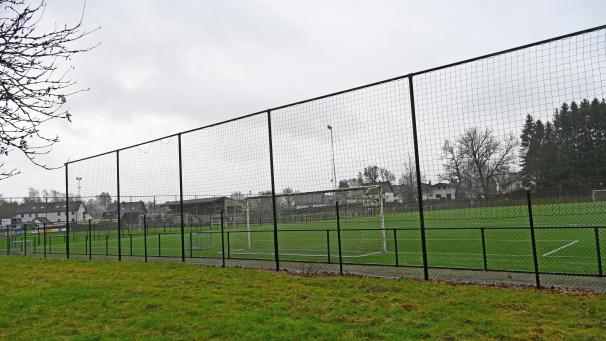 <p>Die Erneuerung des Kunstrasenplatzes des RFC St.Vith wurde in das Investitionsprogramm 2024 der Stadt aufgenommen.</p>