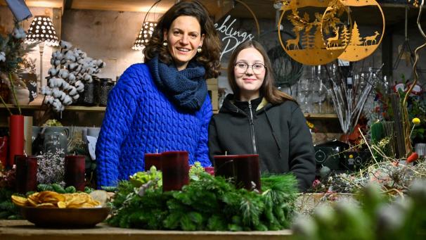 <p>Silke Rotheudt (links) mit ihrer Auszubildenen Thais Lohay.</p>