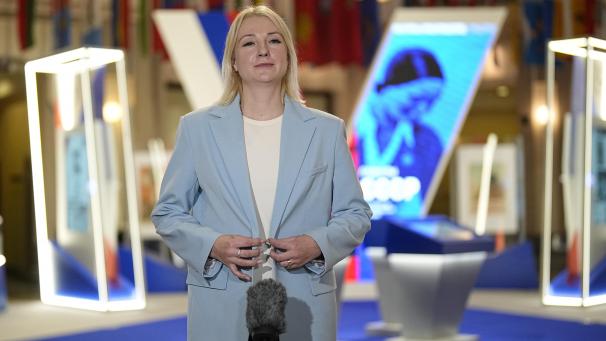 <p>Jekaterina Dunzowa spricht in Moskauzu Journalisten</p>