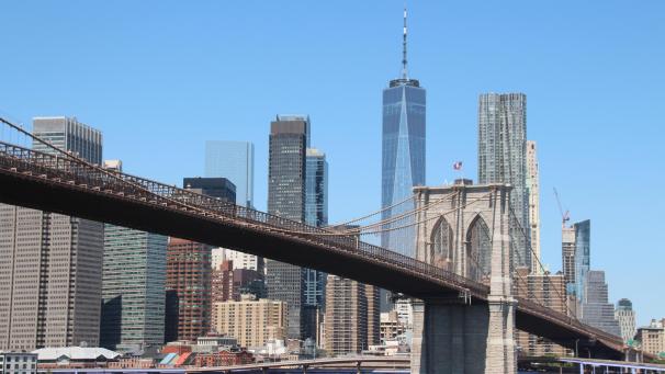 <p>Die Brooklyn Bridge ist eines der berühmtesten Wahrzeichen von New York.</p>