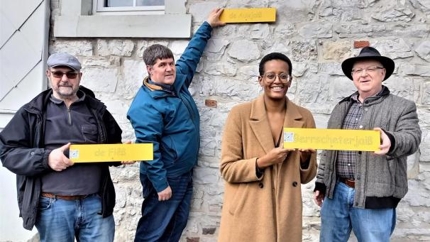 <p>In Raeren stehen die Straßennamen „op Platt“ auf den Schildern.</p>