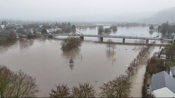 <p>In großen Teilen Nordrhein Westfalens herrscht akute Hochwassergefahr.</p>