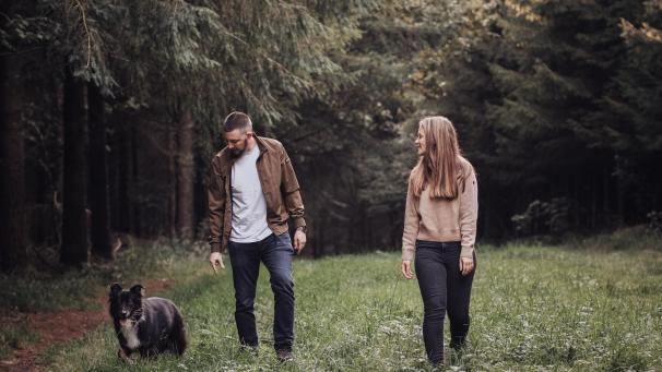 <p>Im Hundetraining geht es um mehr als das stumpfe Ausüben von Kommandos, sondern um das soziale Miteinander und Akzeptanz.</p>