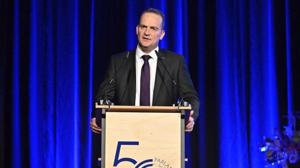 <p>Ministerpräsident Oliver Paasch erinnerte bei seiner Neujahrsansprache auch an den 50. Geburtstag der DG, der letztes Jahr gefeiert wurde. Dieses Bild zeigt ihn beim zentralen Festakt am 23. Oktober in Eupen.</p>