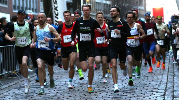 <p>Francis Rauw (Nummer 1860) startet in Aachen mit der Spitzengruppe. Am Ende belegt er den fünften Platz.</p>