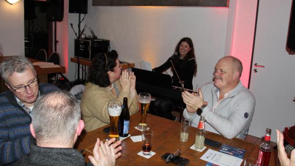 <p>Gute Musik sorgt bekanntermaßen für gute Stimmung - so auch am Freitagabend im Foyer des Kolpinghauses.</p>