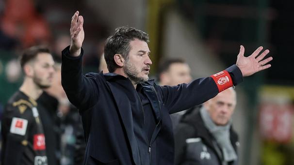 <p>Und wie geht es weiter? Die Zeit von Trainer Carl Hoefkens bei Standard Lüttich ist abgelaufen.</p>