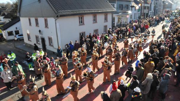<p>In Büllingen gestaltet sich das karnevalistische Treiben an Rosenmontag anders, weil die Sporthalle umgebaut wird.</p>